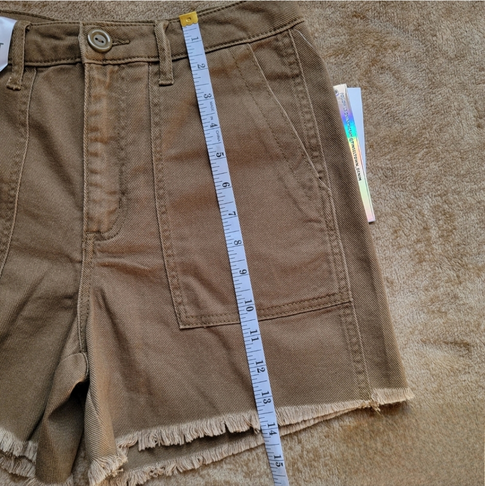 Tinseltown High Rise Utility Mom Shorts - Size 3 - Picture 7 of 8